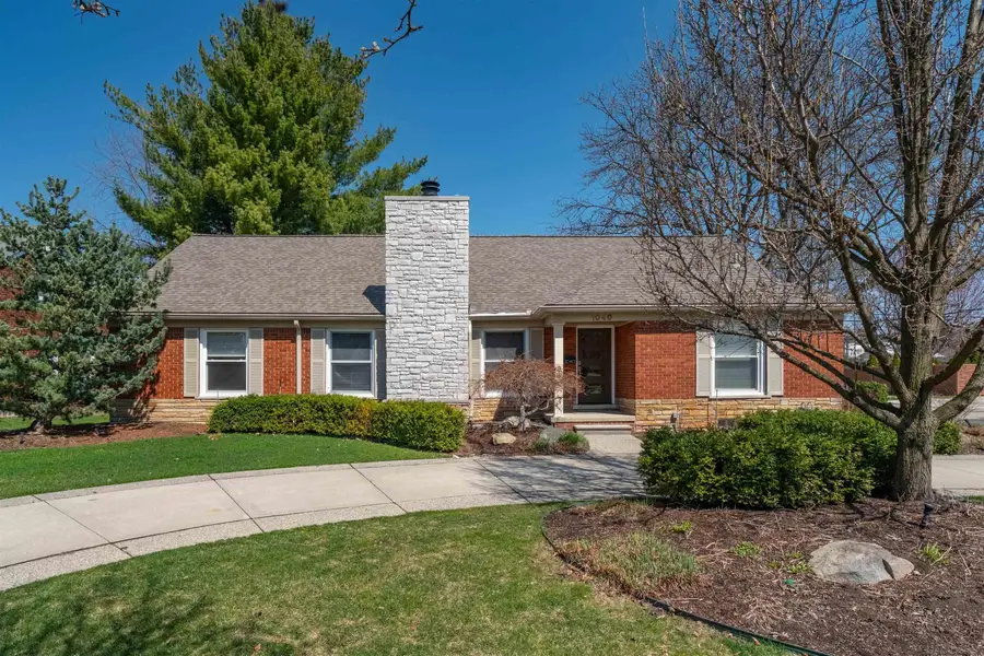 1040 N Renaud, Grosse Pointe Woods, MI 48236 - #2