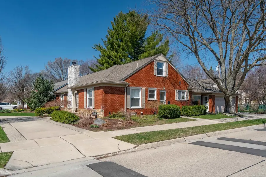 1040 N Renaud, Grosse Pointe Woods, MI 48236 - #3