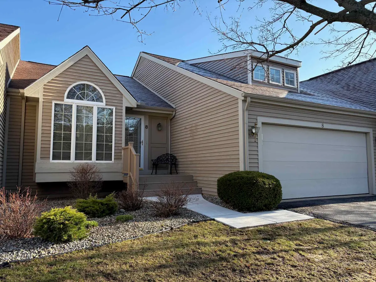 8 E Mallard Cove, Saginaw, MI 48603 - #1
