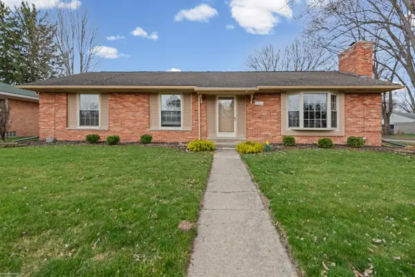 25312 Saint Christopher St, Harrison Twp, MI 48045