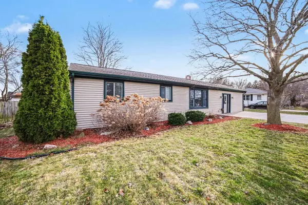 9855 Elmwood, Freeland, MI 48623