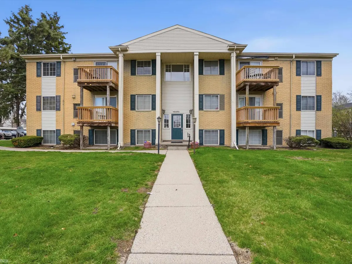 45290 Keding #301, Utica, MI 48317 - #1