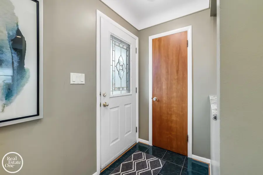 1713 Aline, Grosse Pointe Woods, MI 48236 - #2