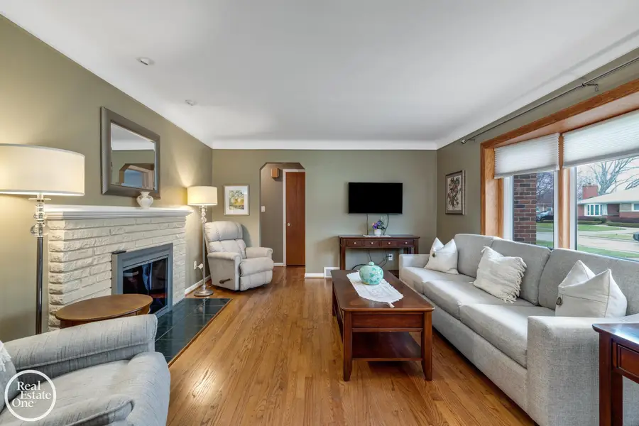 1713 Aline, Grosse Pointe Woods, MI 48236 - #3