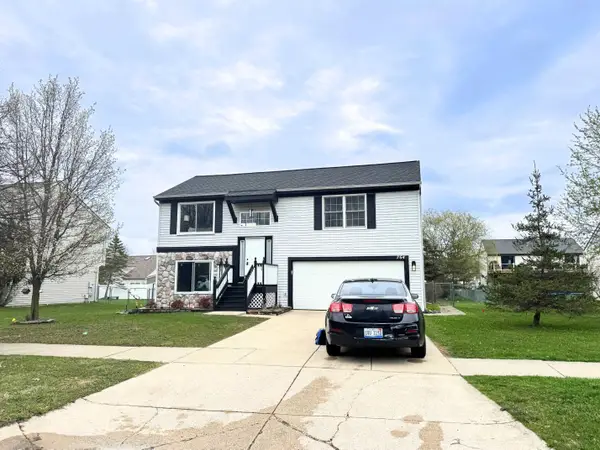 764 Carriage Hill, Fenton, MI 48430