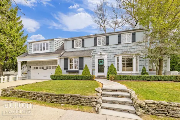 370 Country Club, Grosse Pointe Farms, MI 48236