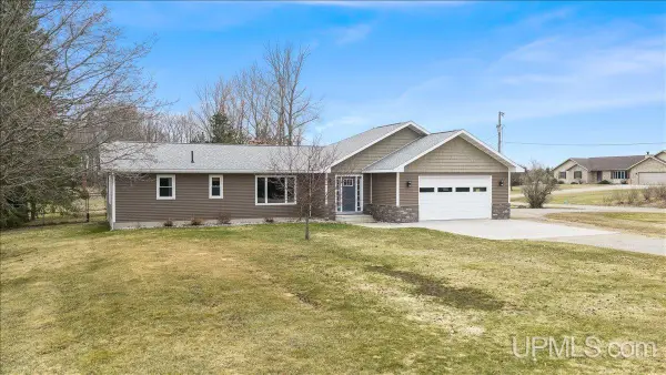 4695 I Road, Bark River, MI 49807