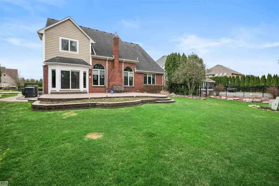 20316 Huron Dr., Clinton Township, MI 48038 - #3