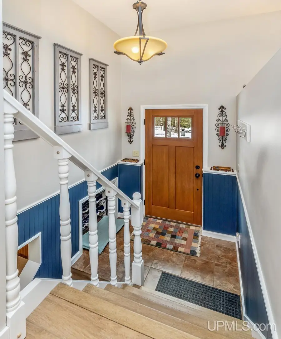 W8636 Lynch, Iron Mountain, MI 49801 - #2