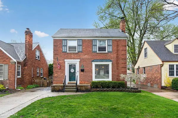 21208 Hunt Club, Harper Woods, MI 48225