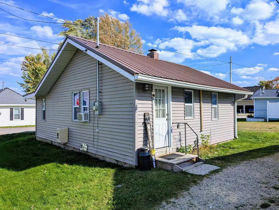 707 Shoreline, Houghton Lake, MI 48629 - #2