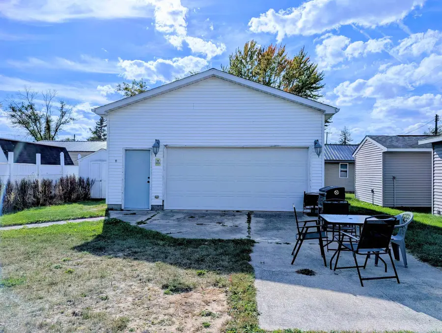 707 Shoreline, Houghton Lake, MI 48629 - #3