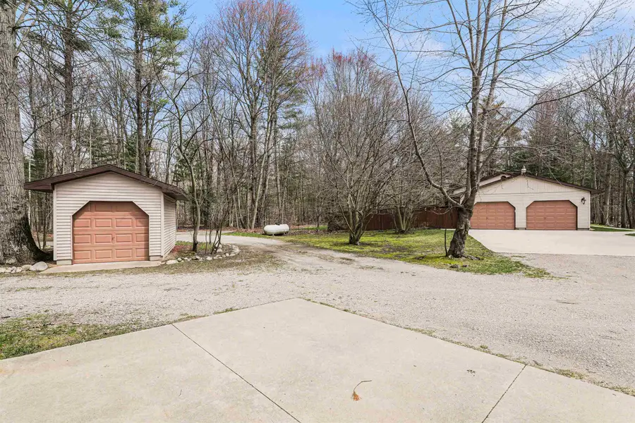 1754 W Chippewa River, Midland, MI 48640 - #3