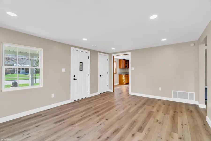 922 16th, Port Huron, MI 48060 - #3