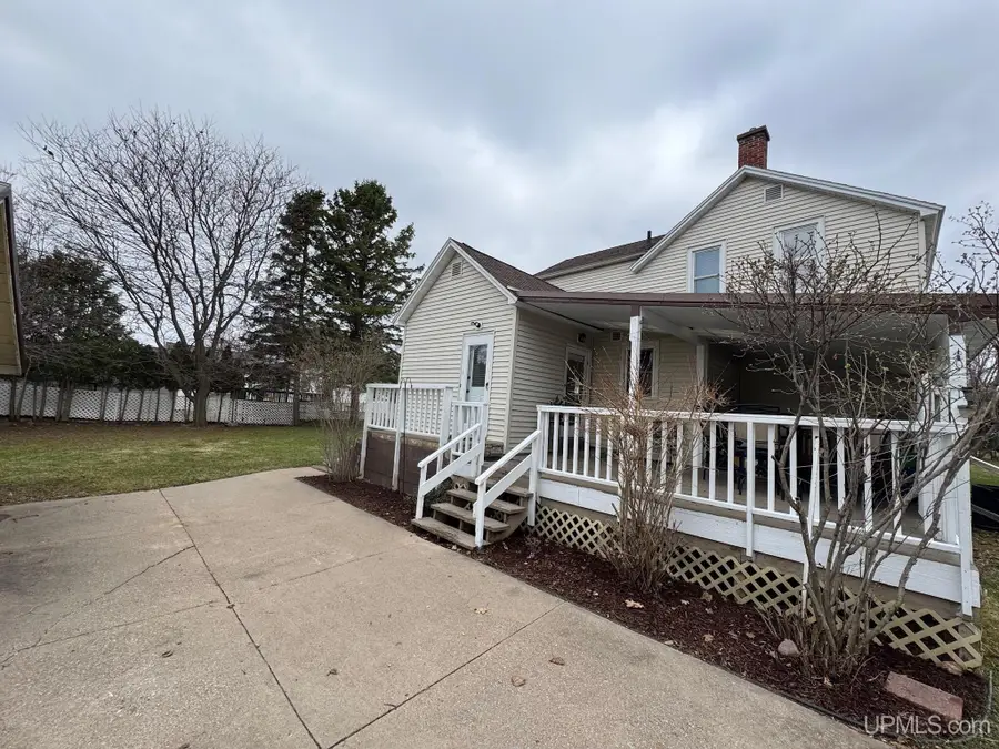 729 E B, Iron Mountain, MI 49801 - #3