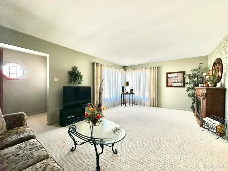 627 E Margaret, Iron Mountain, MI 49801 - #3