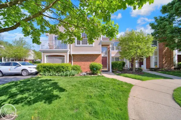 56588 Scotland, Shelby Twp, MI 48316