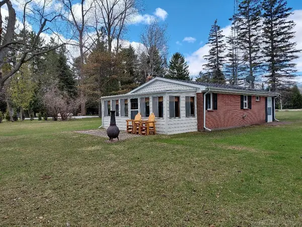 5806 N Lakeshore, Palms, MI 48465