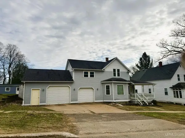 817 E A, Iron Mountain, MI 49801