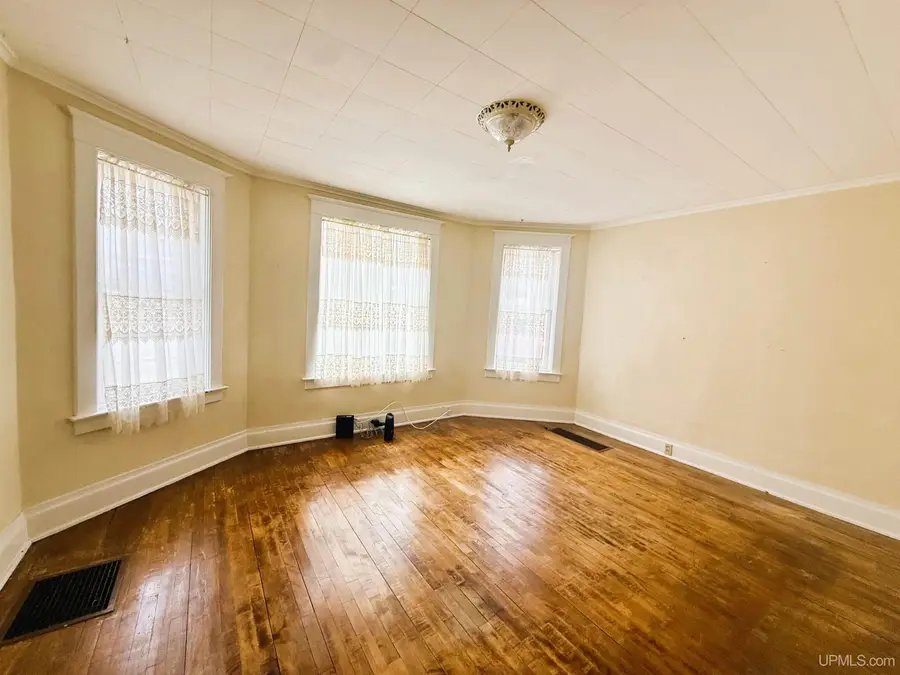 817 E A, Iron Mountain, MI 49801 - #2