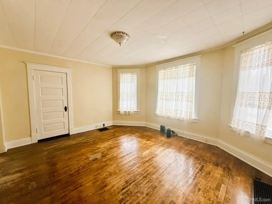 817 E A, Iron Mountain, MI 49801 - #3