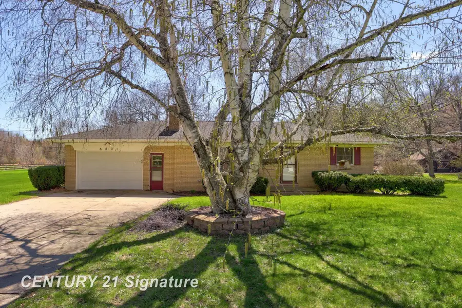 6801 Trinklein, Saginaw, MI 48609 - #2