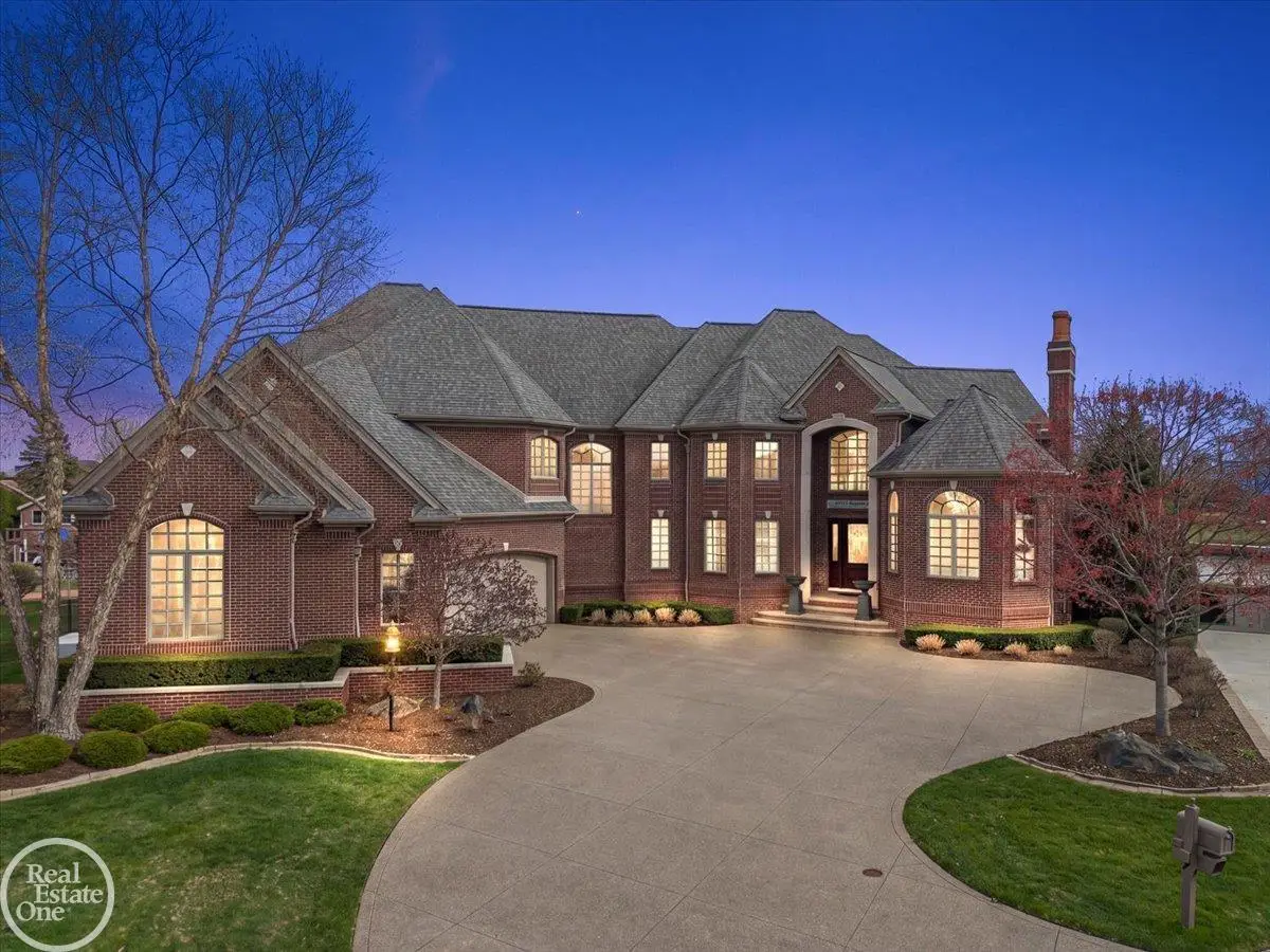 49515 Regatta, Chesterfield, MI 48047 - #1