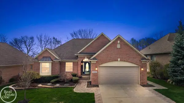 7482 Augusta #Unit 21, Washington Twp, MI 48094