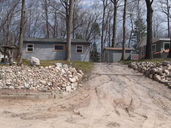 992 Lake, Harrison, MI 48625