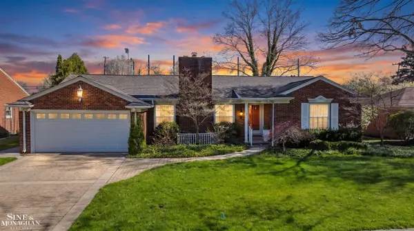 926 Hidden, Grosse Pointe Woods, MI 48236