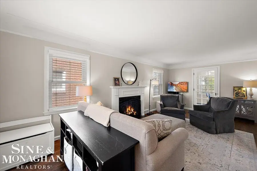 1866 Country Club, Grosse Pointe Woods, MI 48236 - #3