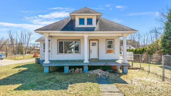 901 W B, Iron Mountain, MI 49801