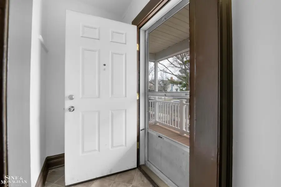1083 Lakepointe, Grosse Pointe Park, MI 48230 - #3