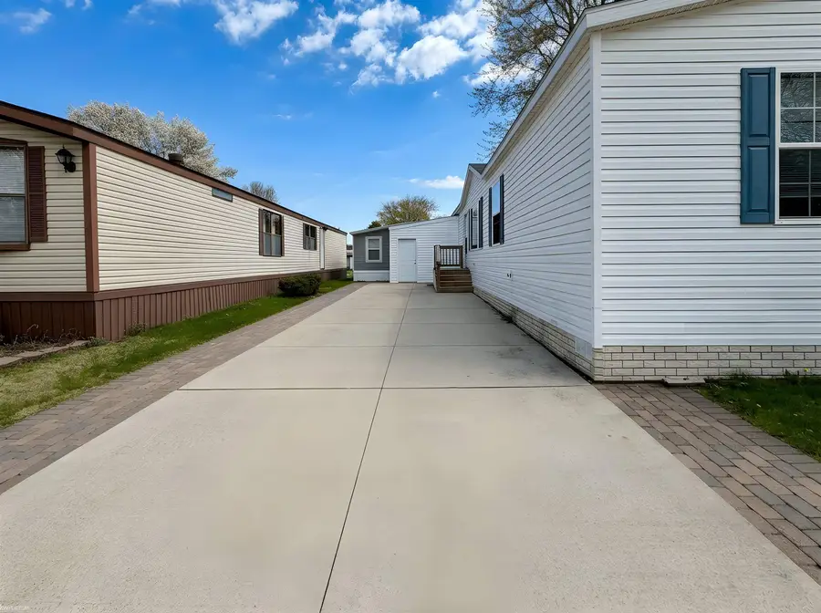 49982 Pennbrook, Shelby, MI 48315 - #3