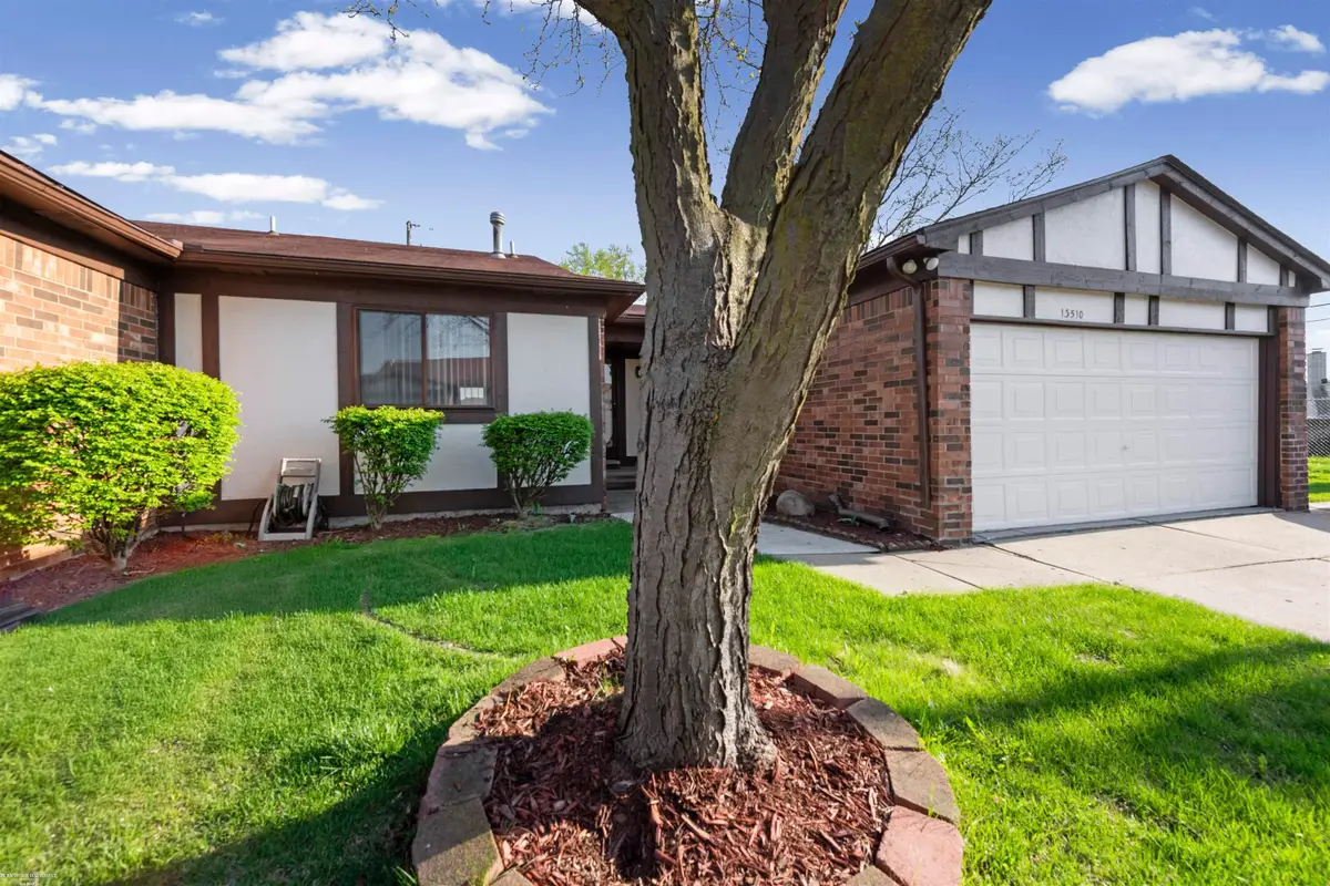 13510 Angela Dr, Warren, MI 48088 - #1