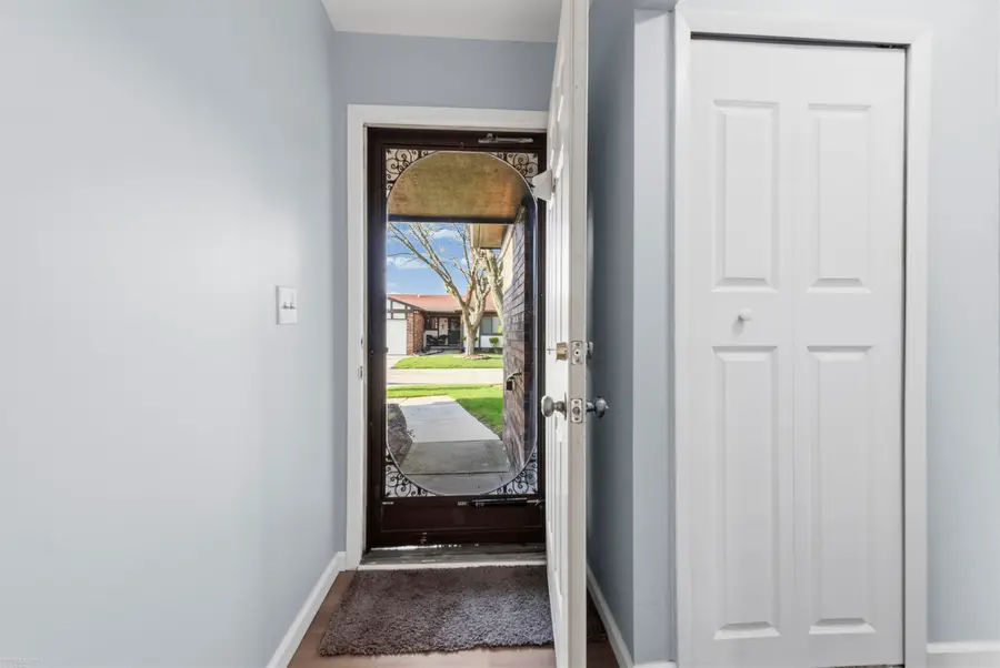 13510 Angela Dr, Warren, MI 48088 - #3