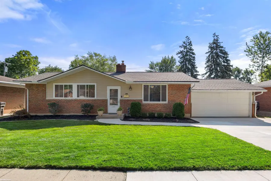 36428 Ledgestone, Clinton Township, MI 48035 - #2