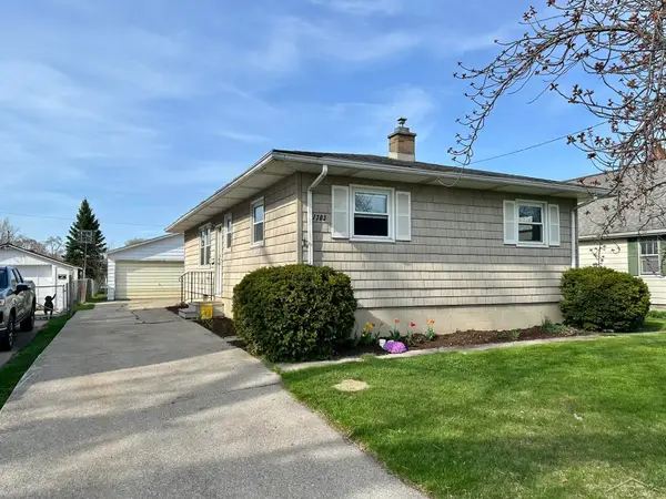 1703 Essex, Essexville, MI 48732