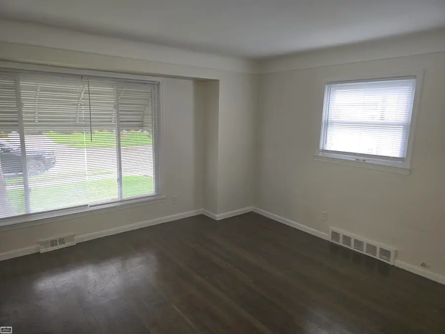 24676 Lambrecht, Eastpointe, MI 48021 - #2