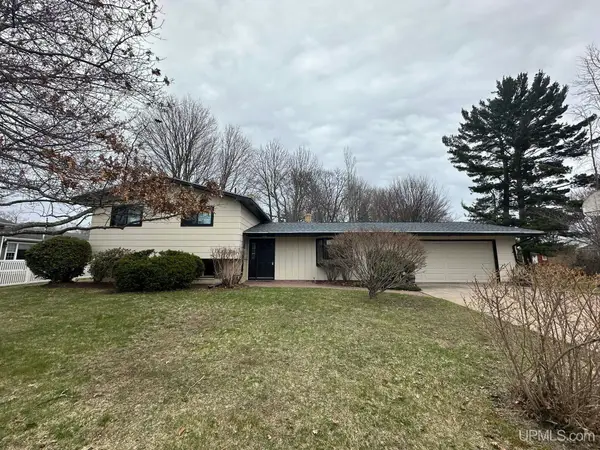 2617 S 22nd, Escanaba, MI 49829