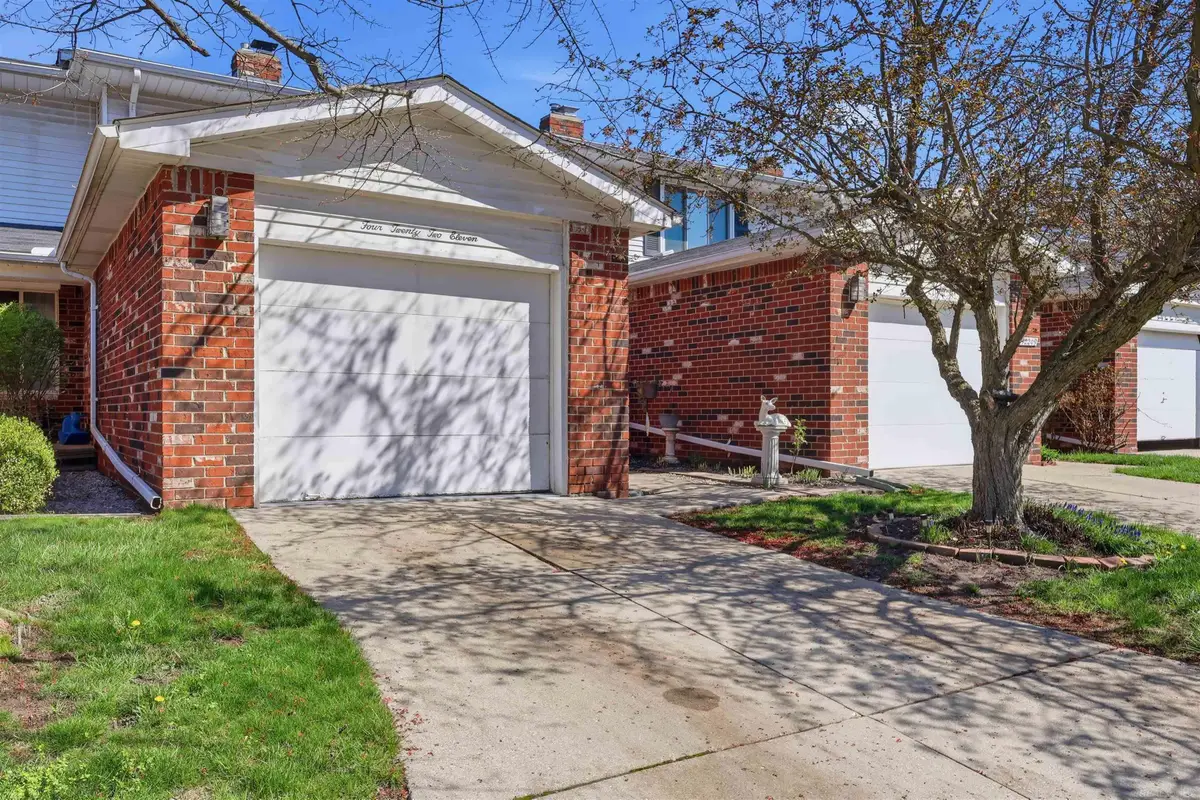 42211 Toddmark Ln, Clinton Township, MI 48038 - #1