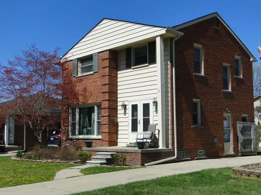 18307 Spring Ct N, Fraser, MI 48026 - #3