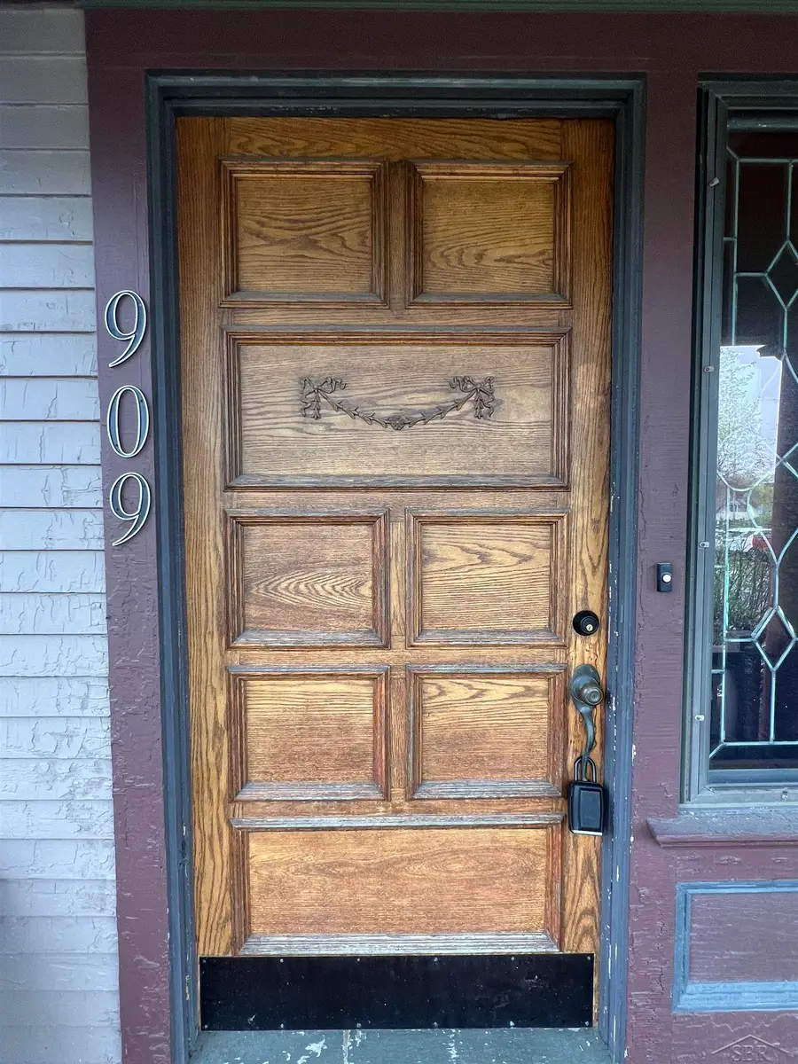 909 S Michigan, Saginaw, MI 48602 - #2