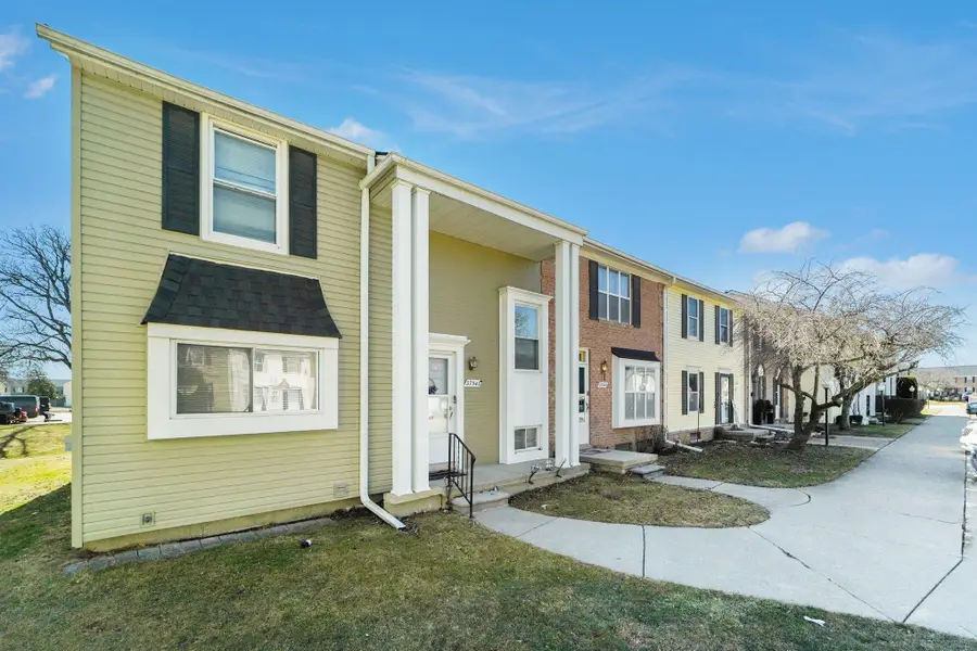 37545 Charter Oaks, Clinton Township, MI 48036 - #2