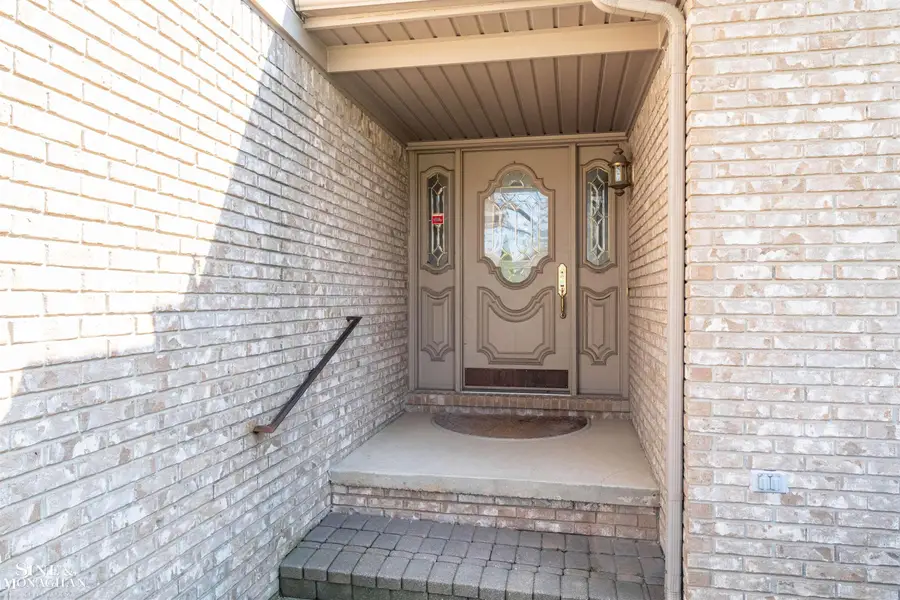 15764 Winners, Clinton Township, MI 48035 - #2