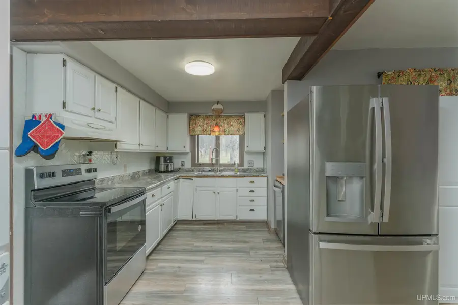 645 E Hunter, Iron River, MI 49935 - #3