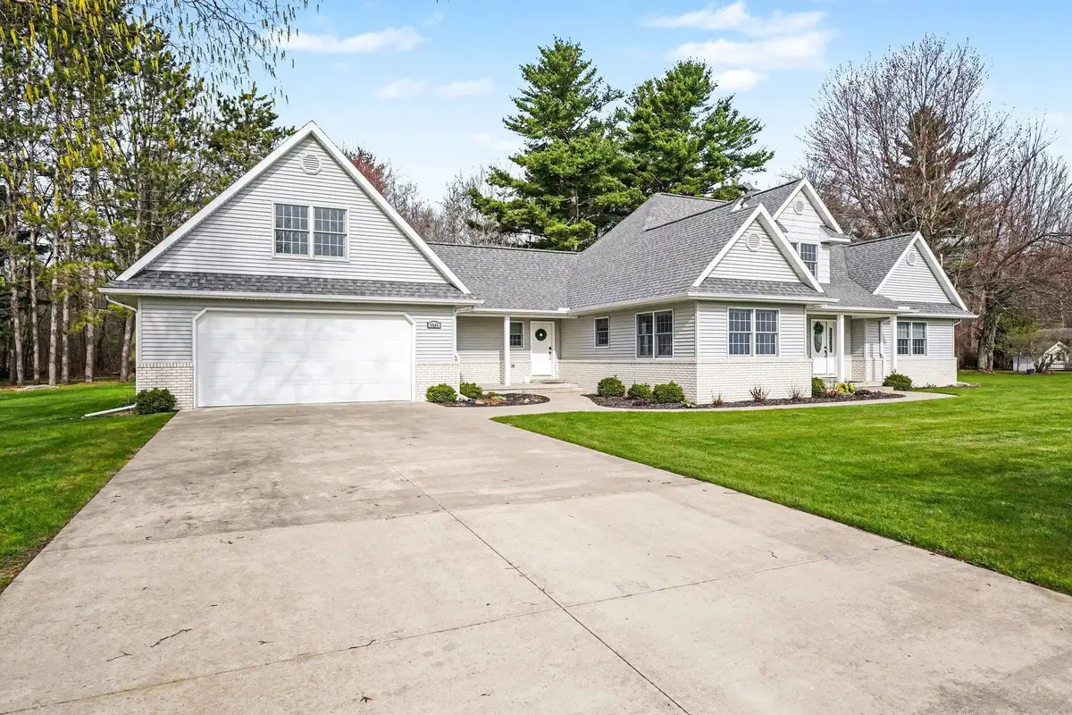 5605 N Shore, Pinconning, MI 48650 - #1