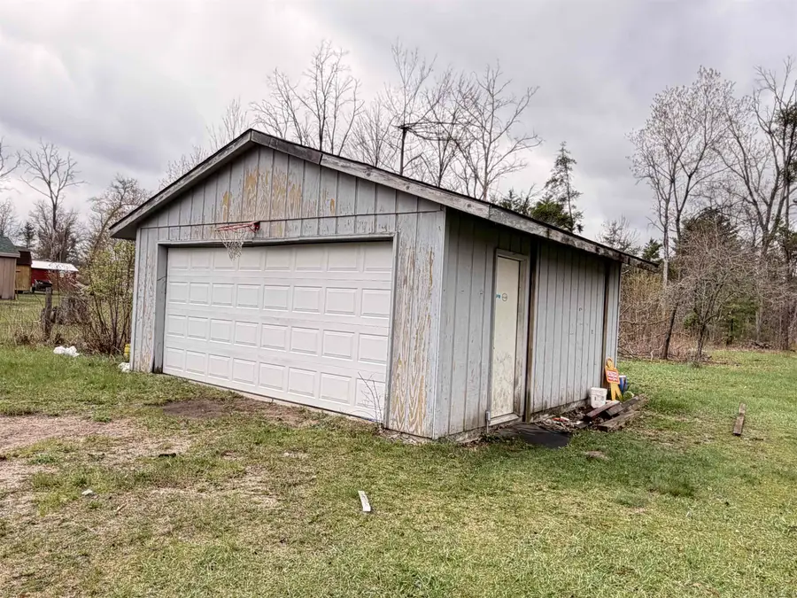 5081 W Navajo, Harrison, MI 48625 - #3