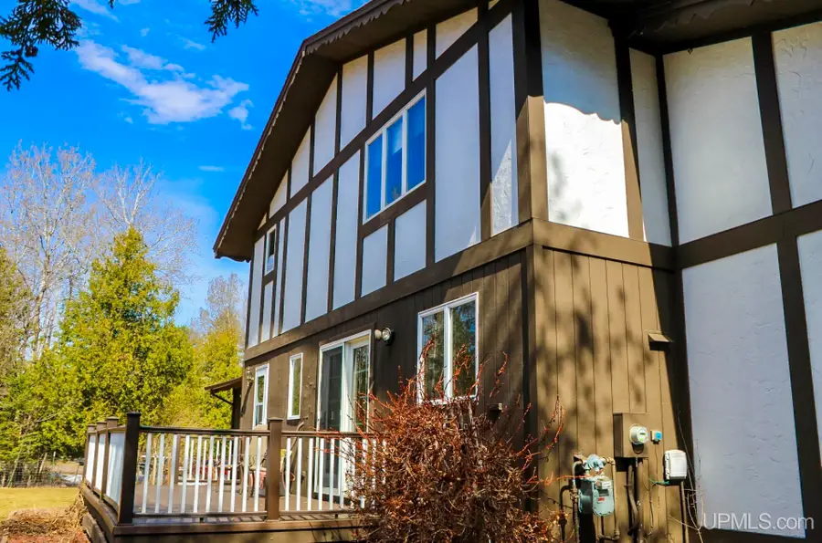 1005 11th, Houghton, MI 49931 - #3