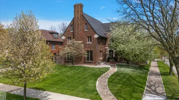 1204 Kensington, Grosse Pointe Park, MI 48230